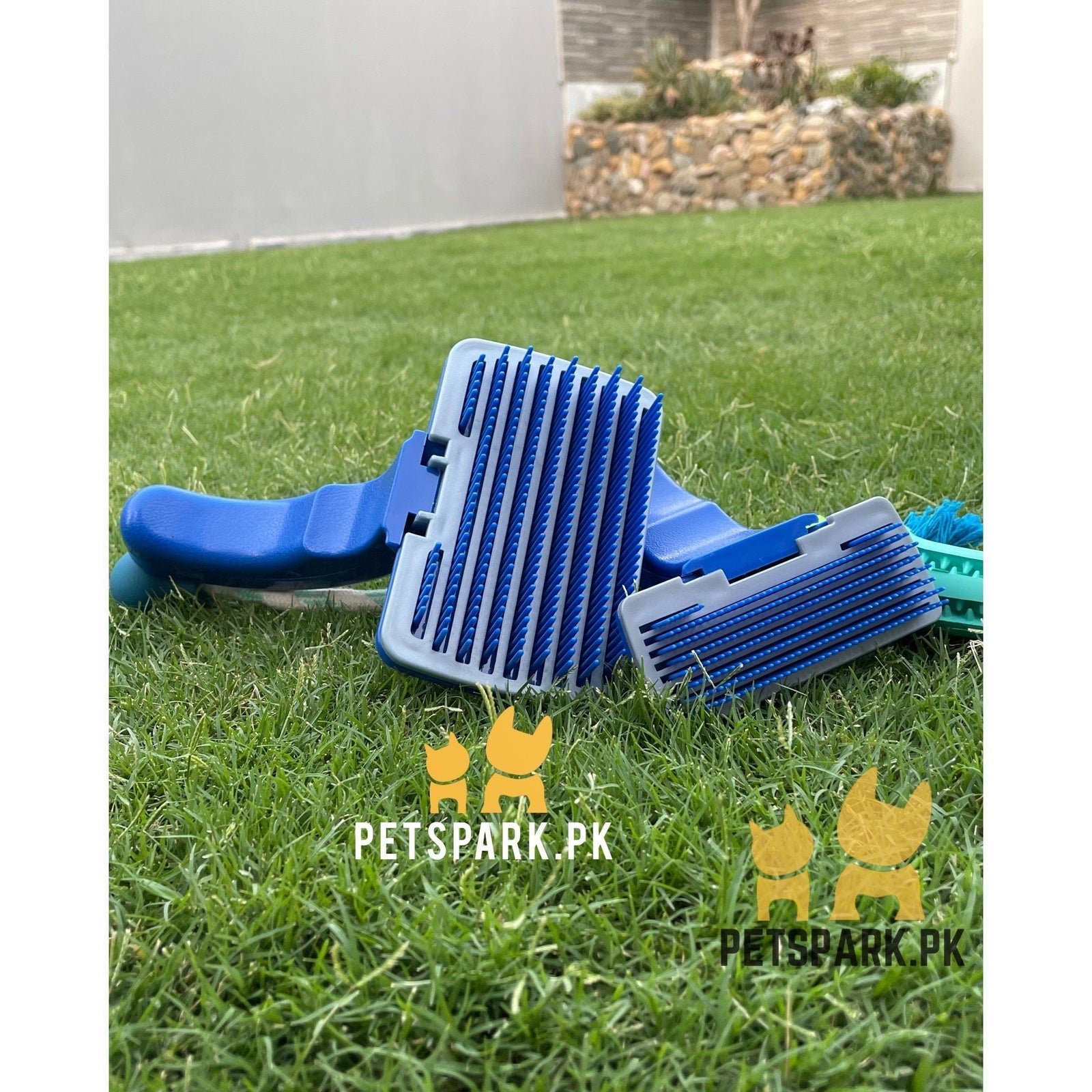 Blue Button Slicker Brush for Cats and Dogs - Image 2