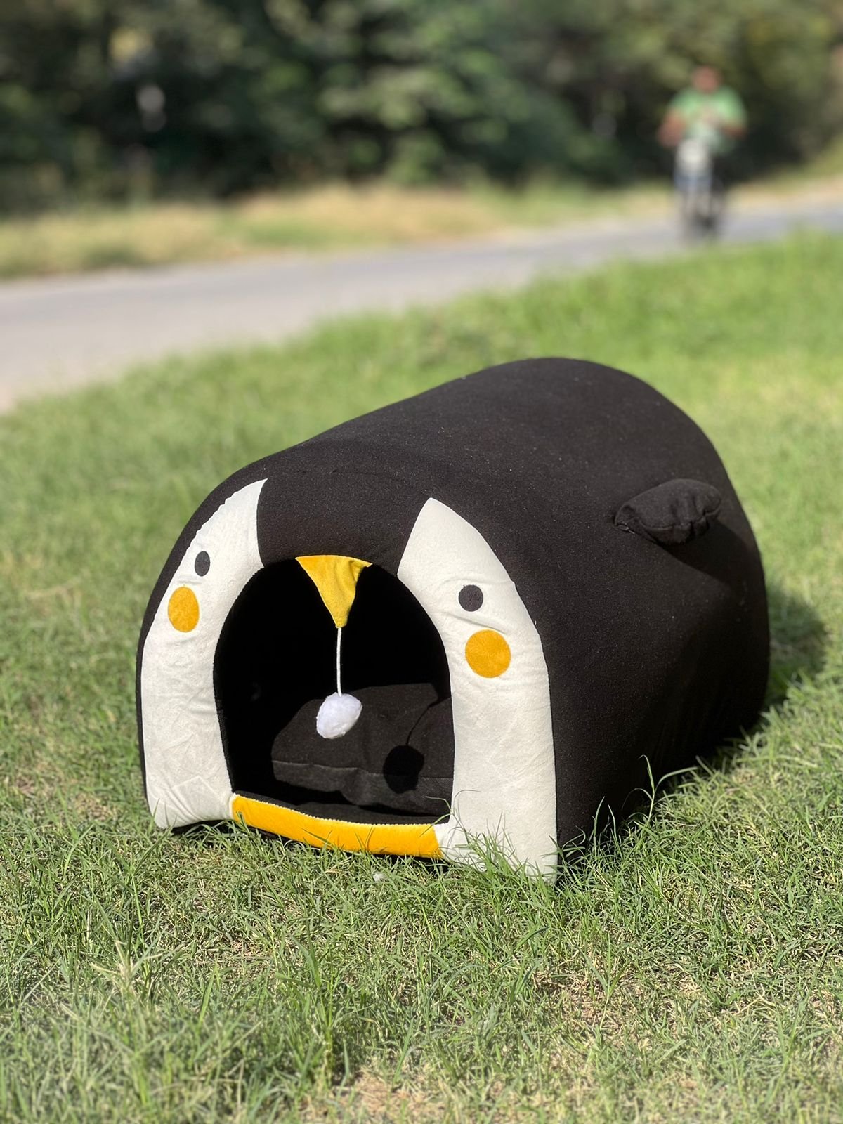 Penguin Pet House in Bed - Image 3