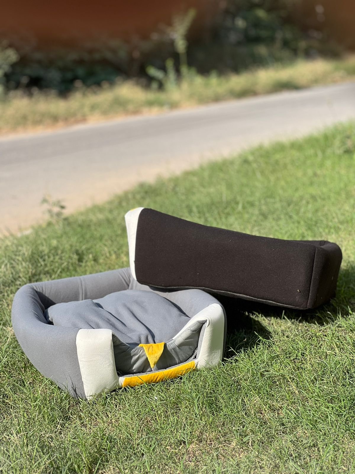 Penguin Pet House in Bed - Image 2